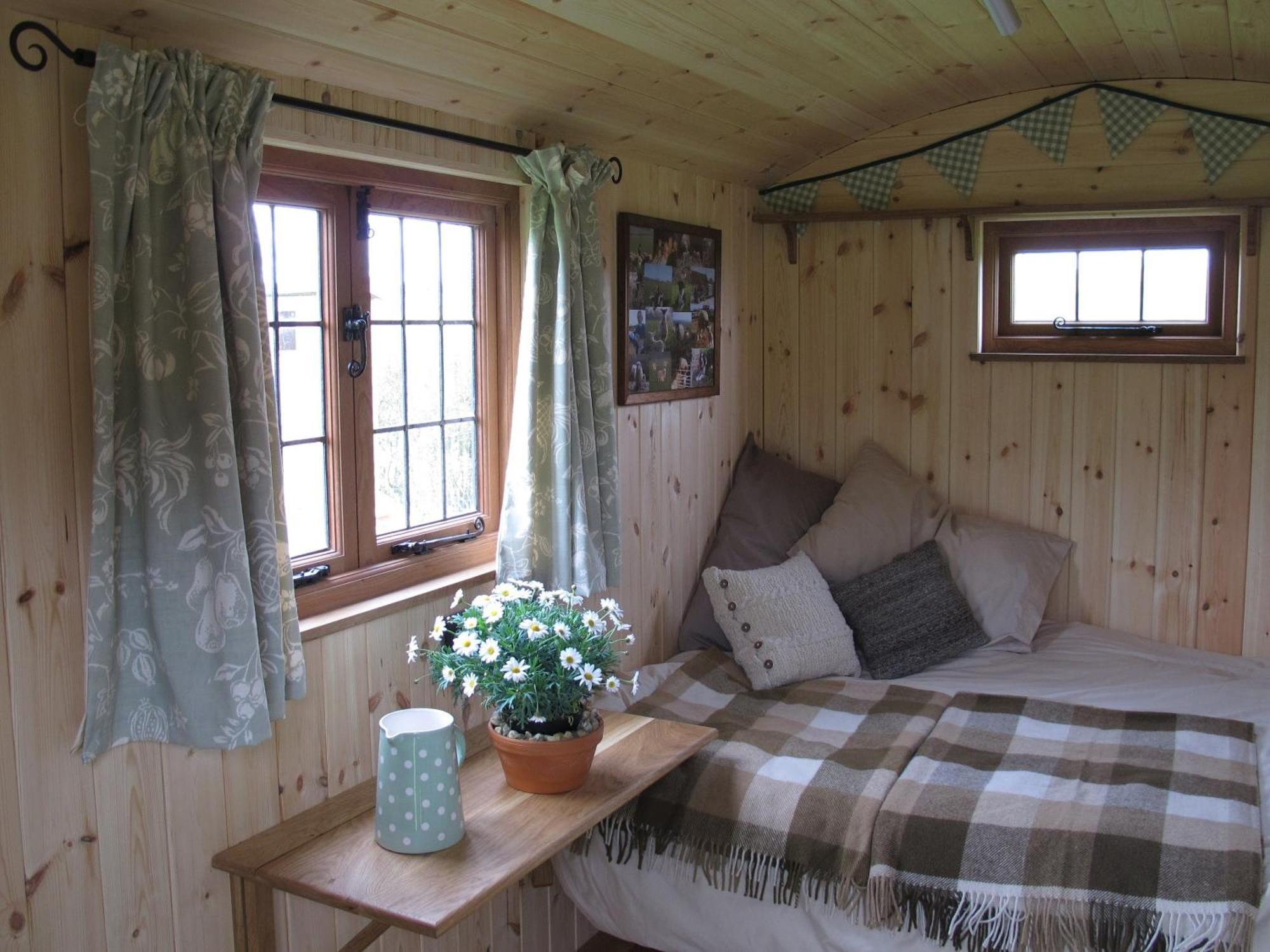 Marshwood Farm B&B And Shepherds Hut Dinton  Buitenkant foto