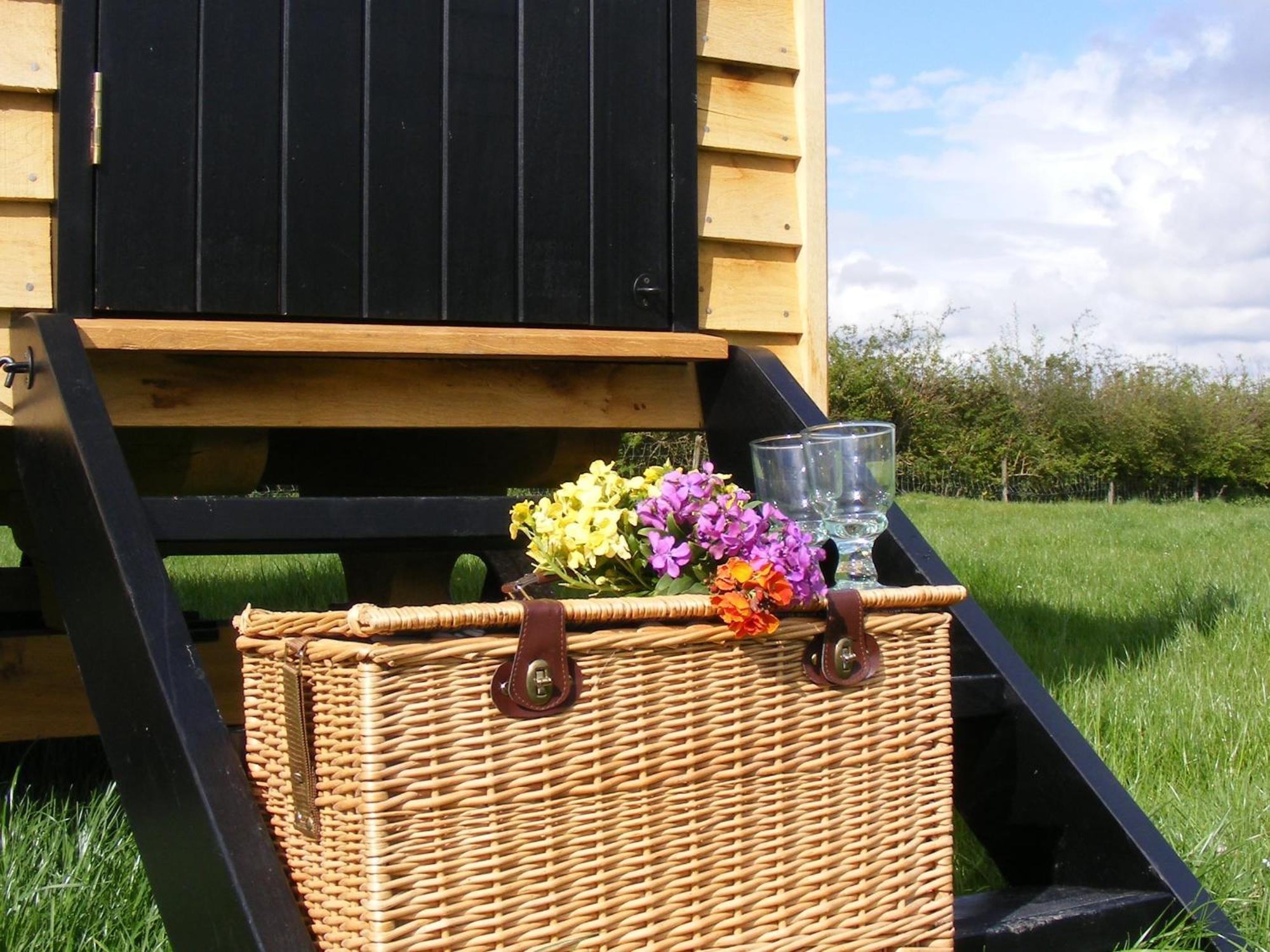 Marshwood Farm B&B And Shepherds Hut Dinton  Buitenkant foto