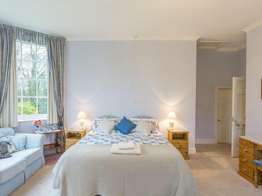 Marshwood Farm B&B And Shepherds Hut Dinton  Buitenkant foto
